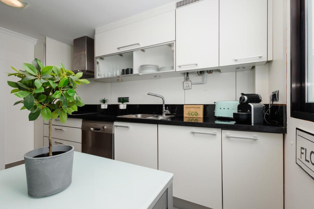 In The Historic Center Of Malaga, Very Close To The Beach And The Ave Train Station, With Private Parking Exterior foto